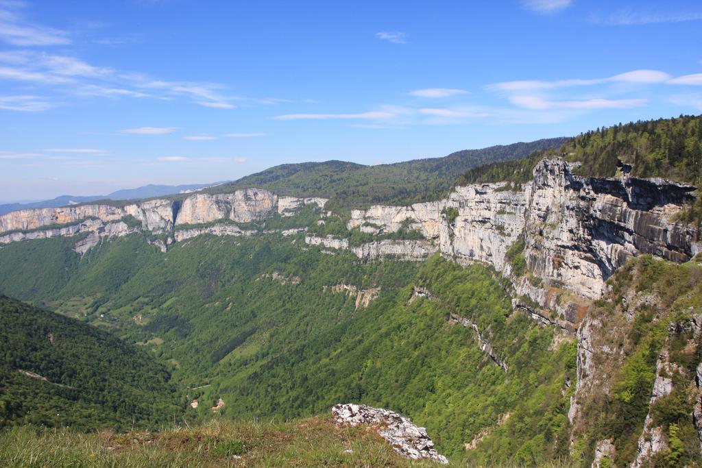 Roulottes Au Pied Du Vercors Saint-Jean-en-Royans Exterior photo